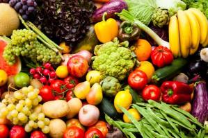 Eating-bright-colored-fruits-veggies